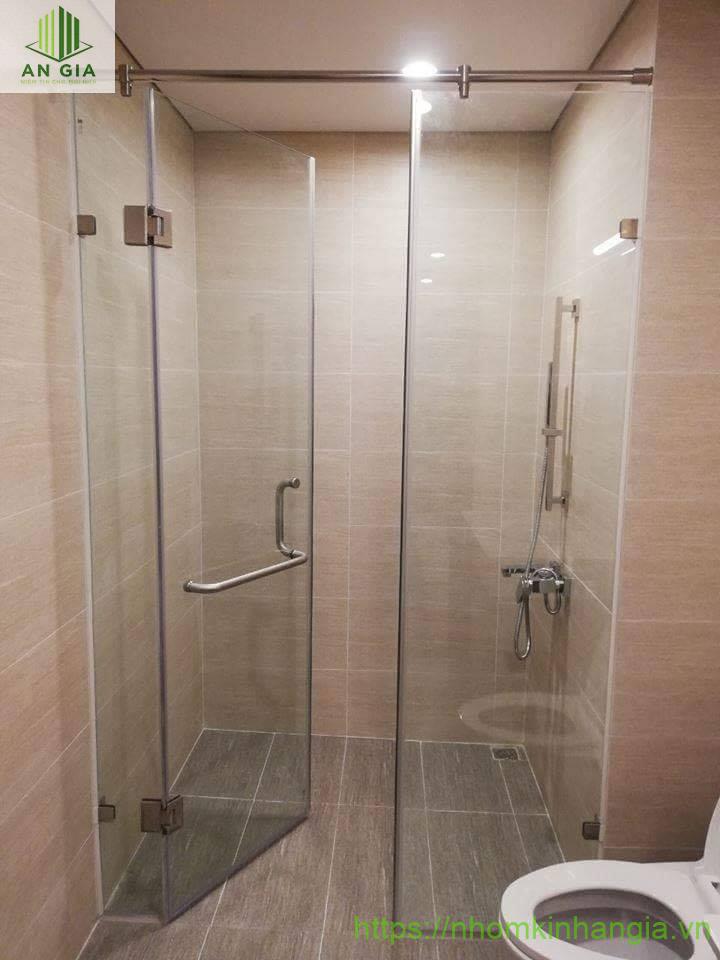 vach-kinh-phong-tam-1