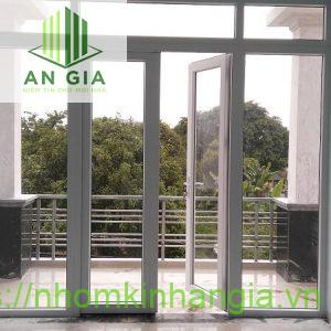 Cửa chính 2 cánh nhôm kính bền vững
