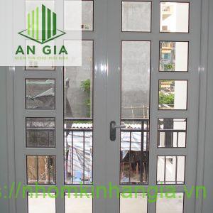 cửa đi mở quay 2 cánh nhôm Xingfa đẹp